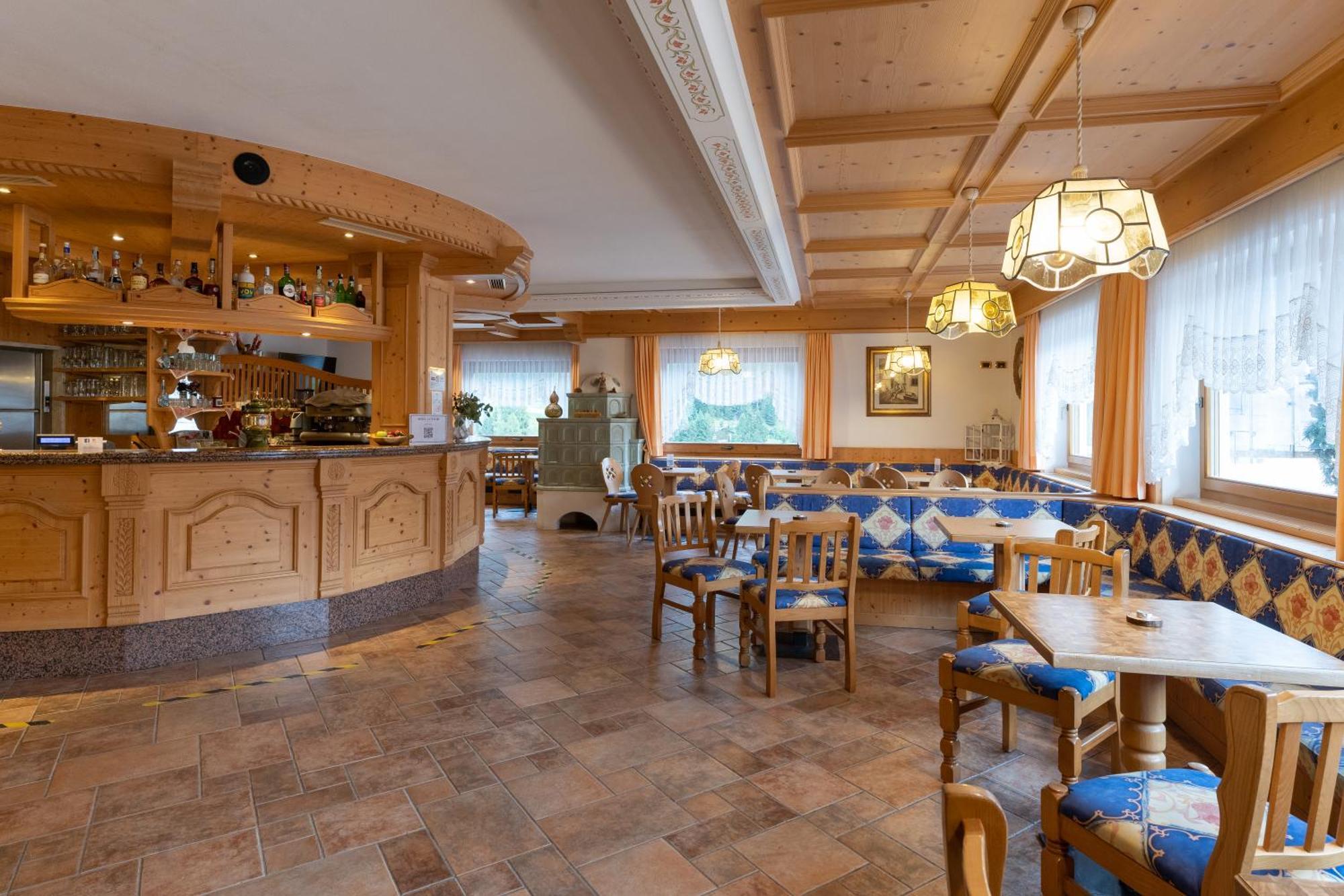Latemar - Hotel Suites Spa Soraga Bagian luar foto